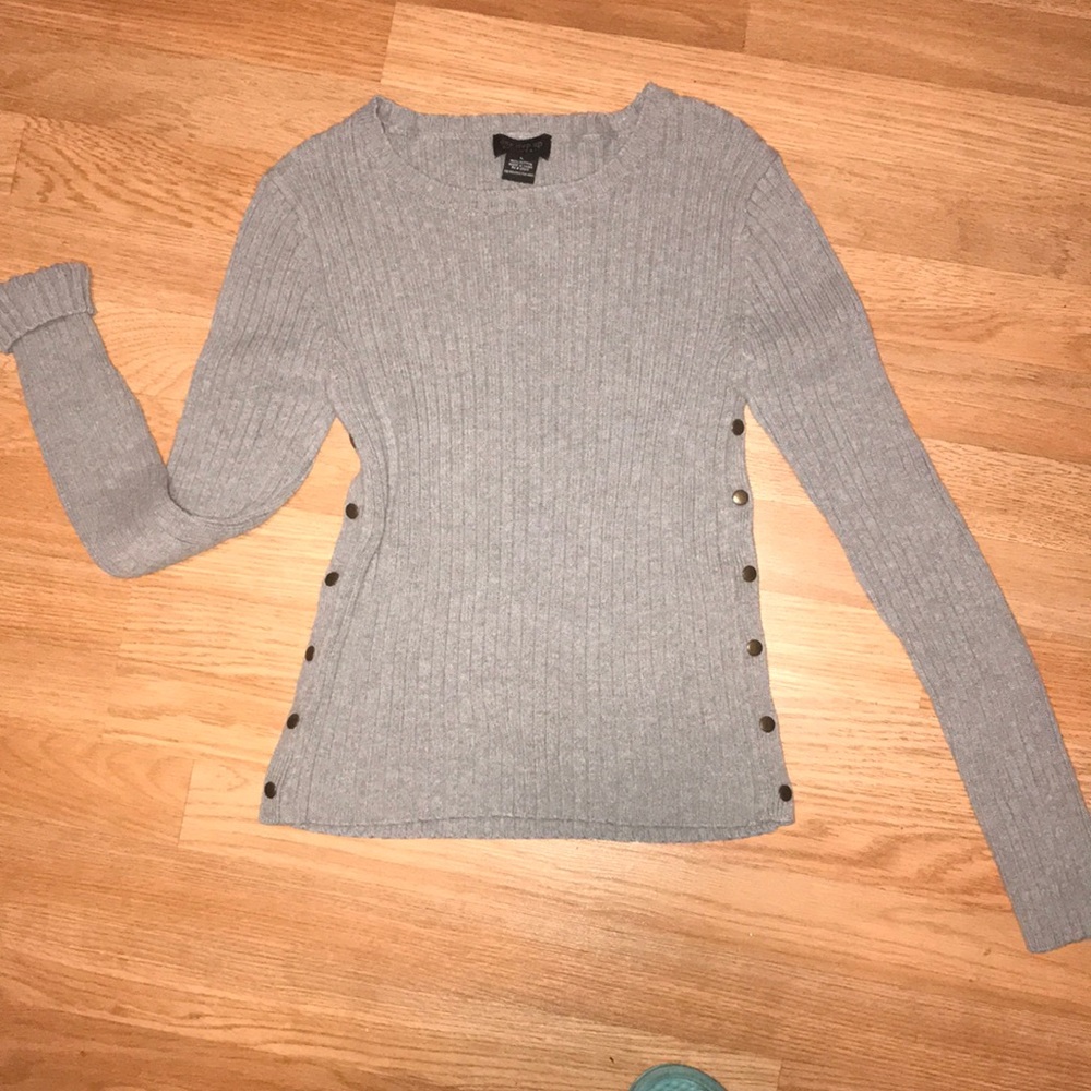One step up knitted grey sweater